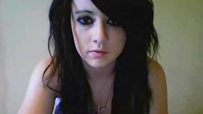 Beautiful Emo Teen Webcam - Gorgeous emo girl masturbates on webcam