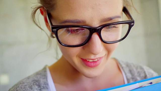Kinky lesbians in 69 sex scenes at home