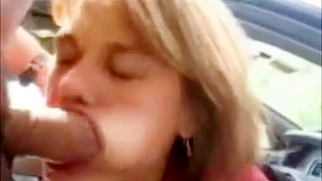 Redhead sucks out load in the car