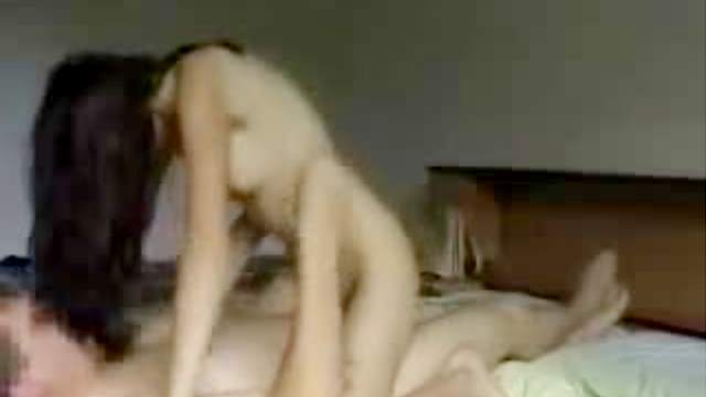 Old guy bangs young amateur girl
