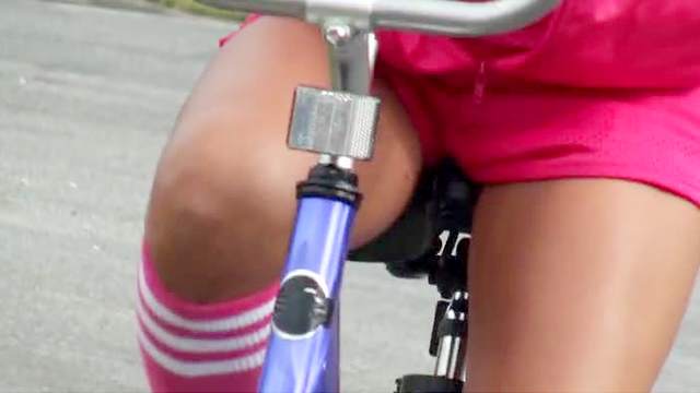 Latina masturbates in public park
